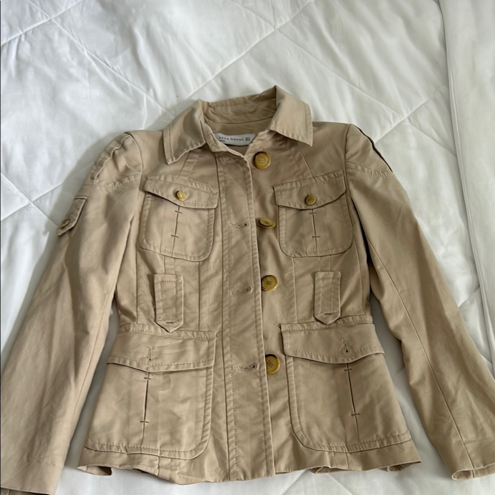 Zara Tan Utility Jacket with Collared Neckline and Structured Silhouette